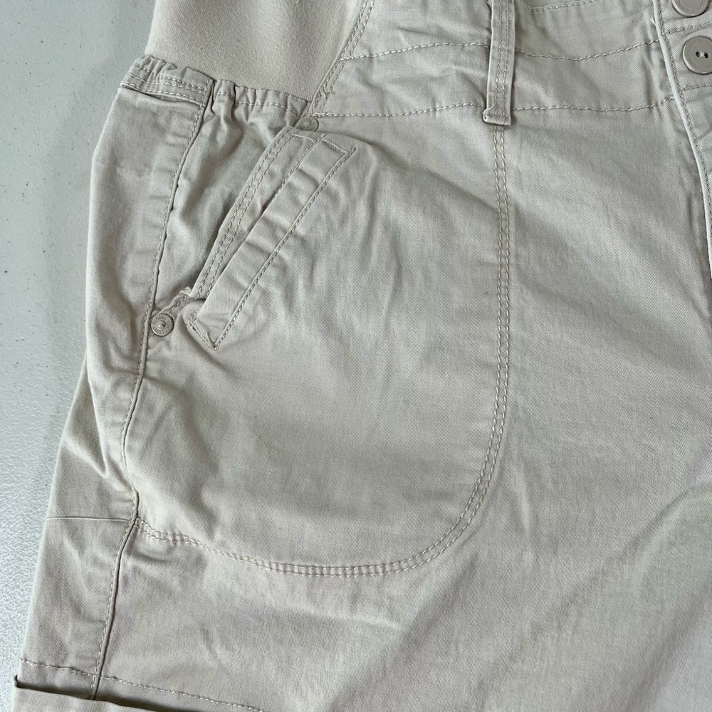 2 pair size 10 shorts for women- Lee Natural Fit, Gloria Vanderbilt Cream Cargo - Picture 5 of 17